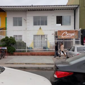 Casa amplia de 4 habitaciones 3 baños sector central y seguro